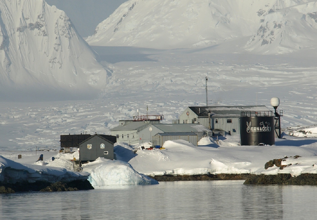 navigare in Antartico con catamarano 